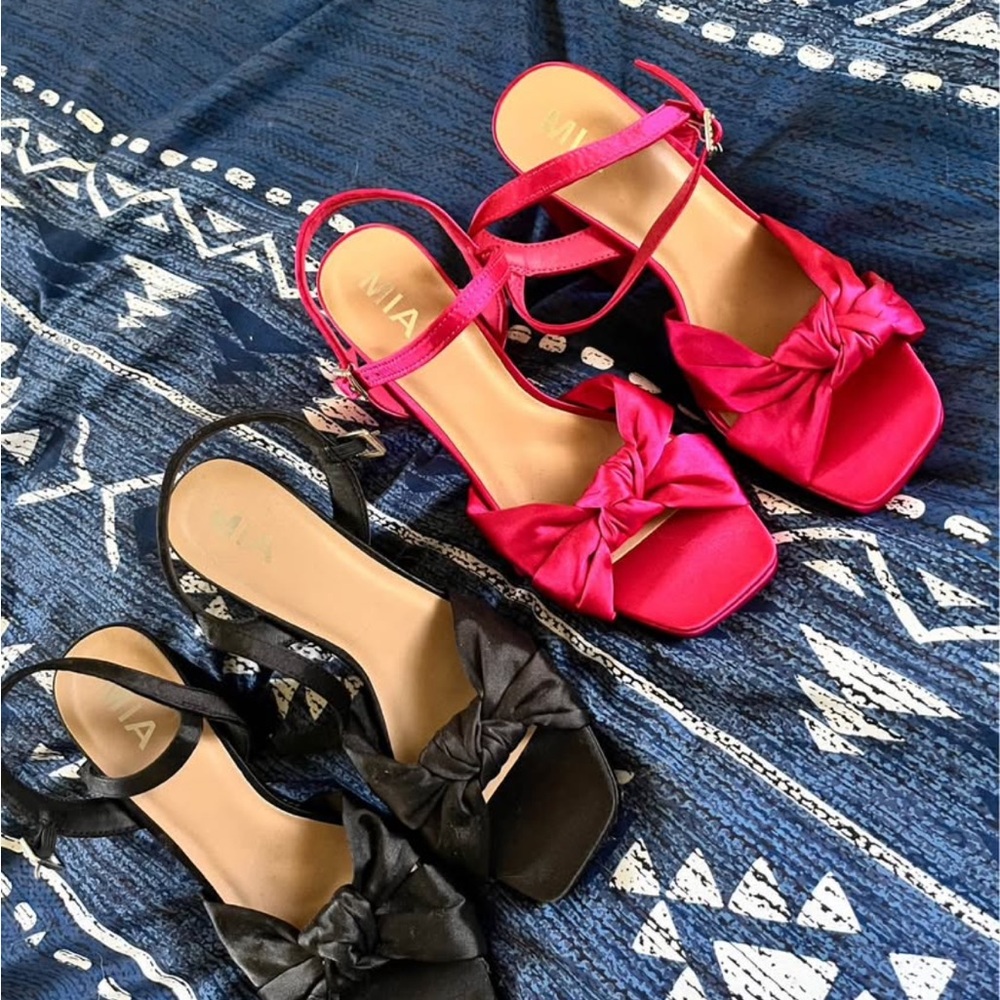 MIA Women's Pink and Black Bow Sandals